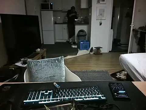 Snapshot of mihaimichael chatting on 03-28-26, 12:10 mihaimichael online show from 03-28-26, 12:10