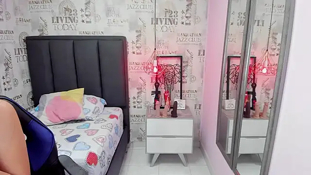 Snapshot of mileyerikson chatting on 03-18-25, 12:25 mileyerikson online show from 03-18-25, 12:25