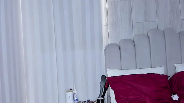 Snapshot of mileyerikson chatting on 10-04-25, 12:58 mileyerikson online show from 10-04-25, 12:58