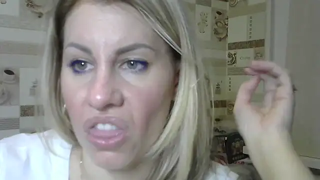 TherestlessKitty online show from 12-18-24, 11:13