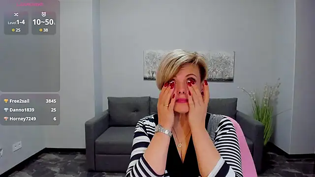 Julia Wilsone online show from 03-05-25, 01:17