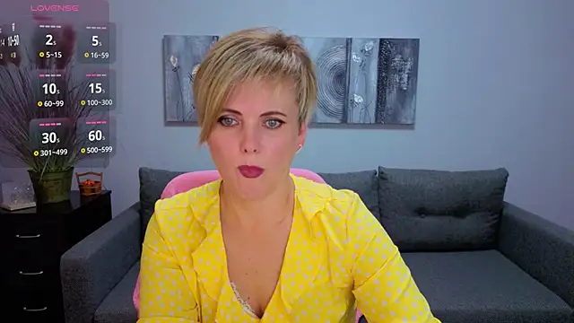 Julia Wilsone online show from 11-15-25, 06:44