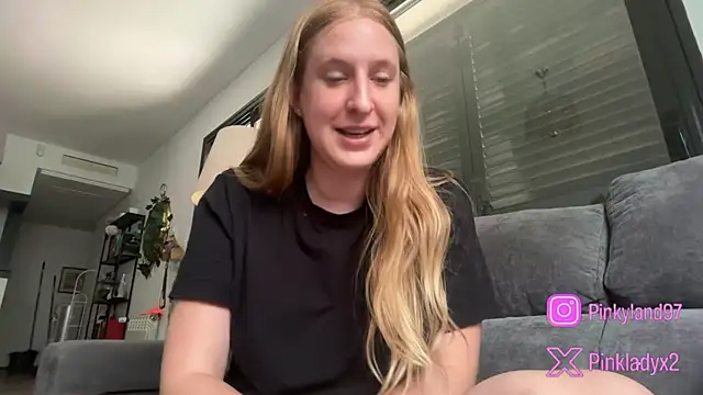 Pinkyladyxxx online show from 06-11-26, 12:03