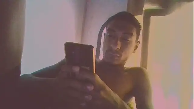 Snapshot of Jose_Smoke chatting on 02-14-25, 08:05 Jose Smoke online show from 02-14-25, 08:05