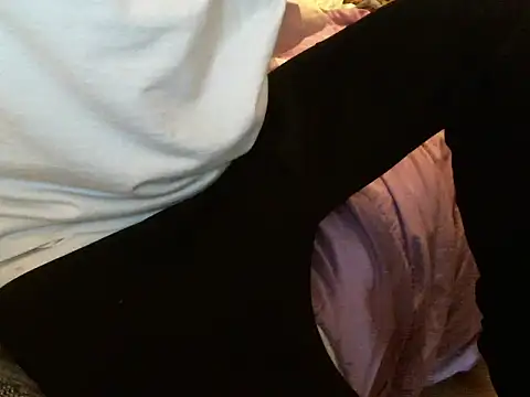 Snapshot of bravo23toro chatting on 02-14-26, 09:50 bravo23toro online show from 02-14-26, 09:50