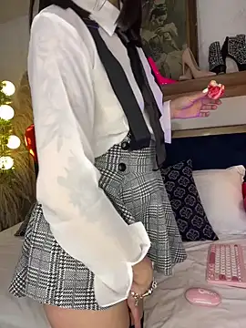 Snapshot of Alice_milf_ chatting on 02-08-25, 02:27 Alice milf online show from 02-08-25, 02:27