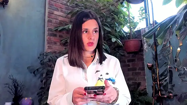 Snapshot of Alice_milf_ chatting on 03-13-25, 11:41 Alice milf online show from 03-13-25, 11:41