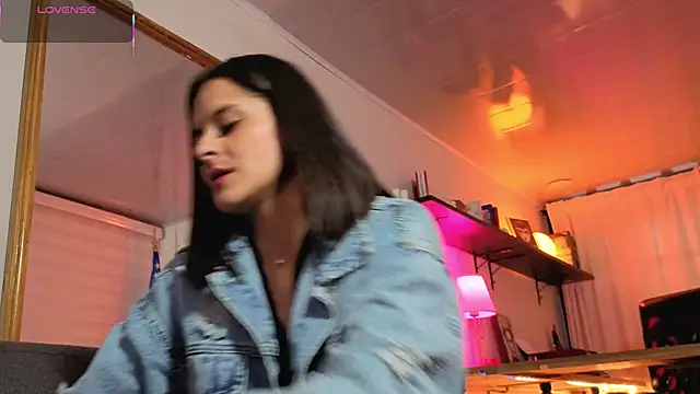 Snapshot of Alice_milf_ chatting on 09-12-25, 11:10 Alice milf online show from 09-12-25, 11:10