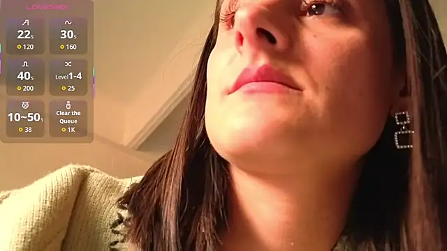 Snapshot of Alice_milf_ chatting on 10-05-25, 08:40 Alice milf online show from 10-05-25, 08:40