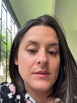 Snapshot of Alice_milf_ chatting on 11-19-25, 02:50 Alice milf online show from 11-19-25, 02:50