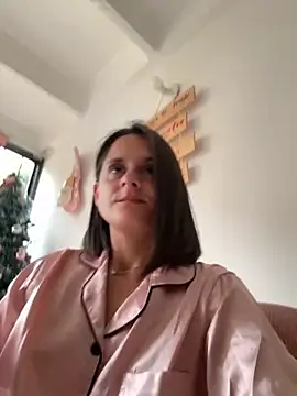 Snapshot of Alice_milf_ chatting on 12-03-25, 04:49 Alice milf online show from 12-03-25, 04:49