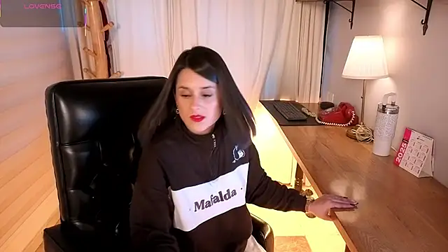 Snapshot of Alice_milf_ chatting on 12-15-25, 11:14 Alice milf online show from 12-15-25, 11:14