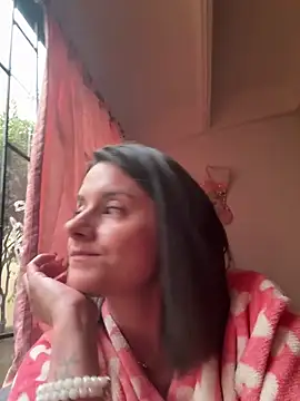 Snapshot of Alice_milf_ chatting on 12-20-25, 11:39 Alice milf online show from 12-20-25, 11:39