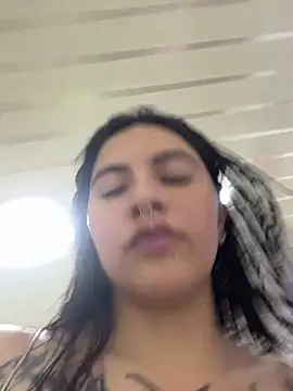 Snapshot of _luna_torres chatting on 05-04-26, 12:23 luna torres online show from 05-04-26, 12:23