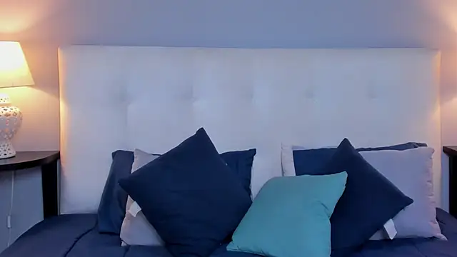 SaraaJhonsonn online show from 02-13-25, 04:39