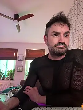 tomz0819 online show from 03-08-25, 08:33