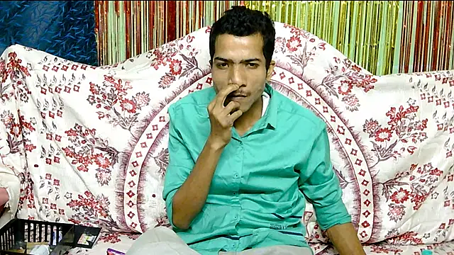 Snapshot of Alex_Suman25 chatting on 02-06-25, 04:14 Alex Suman25 online show from 02-06-25, 04:14