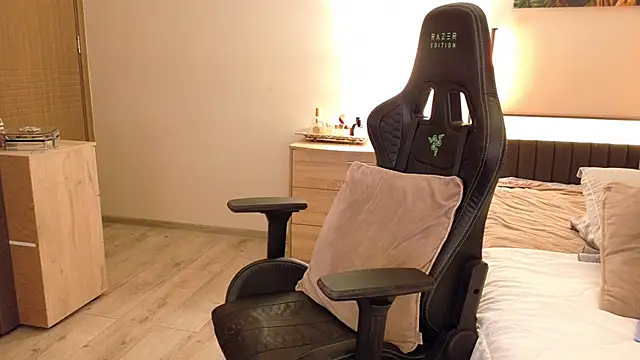 Snapshot of joycesilver chatting on 12-05-25, 09:18 joycesilver online show from 12-05-25, 09:18