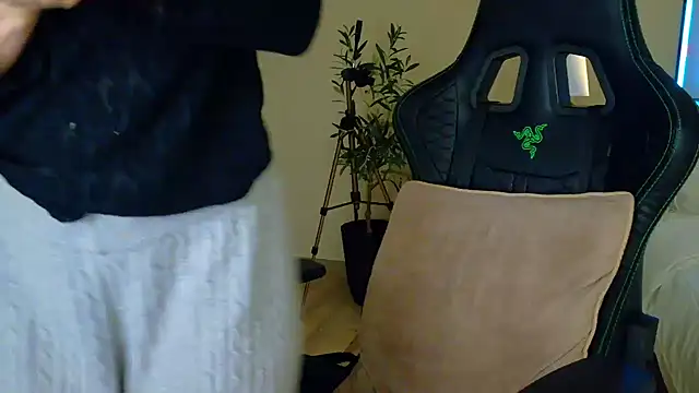 Snapshot of joycesilver chatting on 02-08-26, 08:40 joycesilver online show from 02-08-26, 08:40