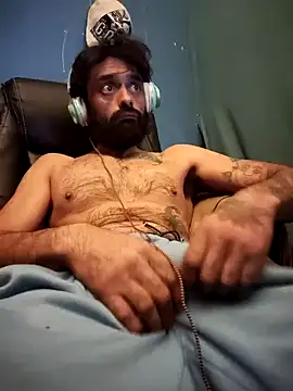 Snapshot of C8L3U chatting on 12-13-24, 11:55 C8L3U online show from 12-13-24, 11:55