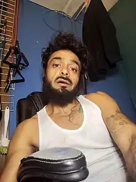 Snapshot of C8L3U chatting on 12-16-24, 11:33 C8L3U online show from 12-16-24, 11:33