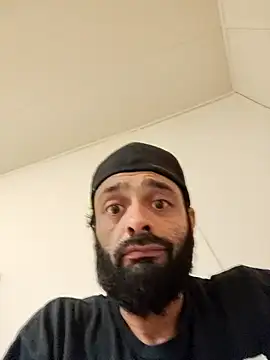 Snapshot of C8L3U chatting on 01-18-25, 04:04 C8L3U online show from 01-18-25, 04:04