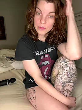 Snapshot of wildefaye chatting on 11-13-25, 09:03 wildefaye online show from 11-13-25, 09:03