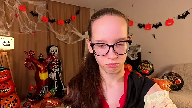 BettyBrowni online show from 10-31-25, 04:08