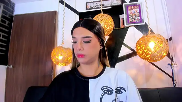 victoria aleia  online show from 10-27-25, 01:09