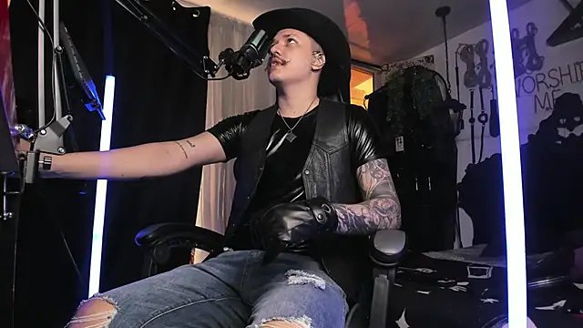 Snapshot of allanhurtss chatting on 12-27-24, 03:59 allanhurtss online show from 12-27-24, 03:59