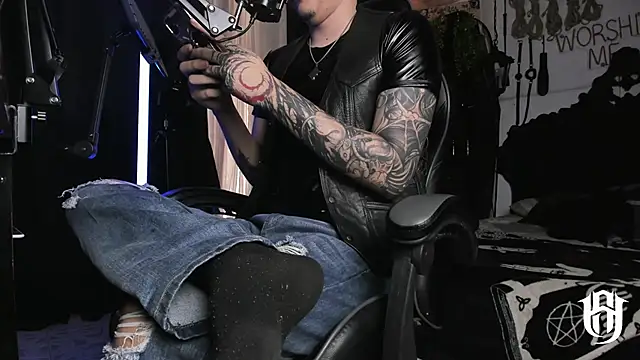 Snapshot of allanhurtss chatting on 01-01-25, 04:39 allanhurtss online show from 01-01-25, 04:39