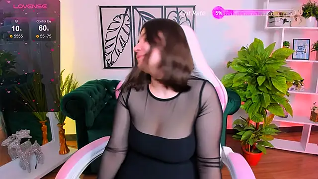 Snapshot of Viola__Shy chatting on 01-17-25, 12:10 Viola Shy online show from 01-17-25, 12:10