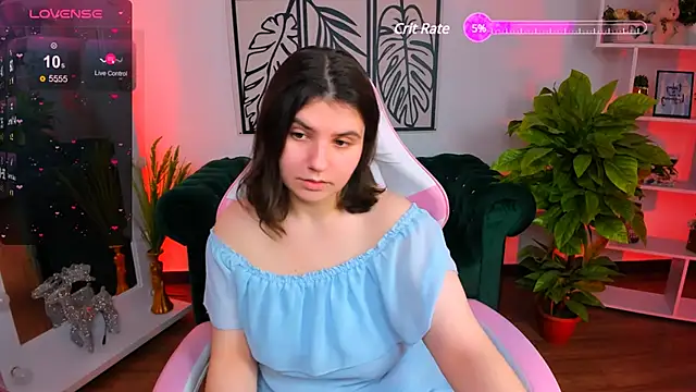 Snapshot of Viola__Shy chatting on 01-20-25, 09:32 Viola Shy online show from 01-20-25, 09:32
