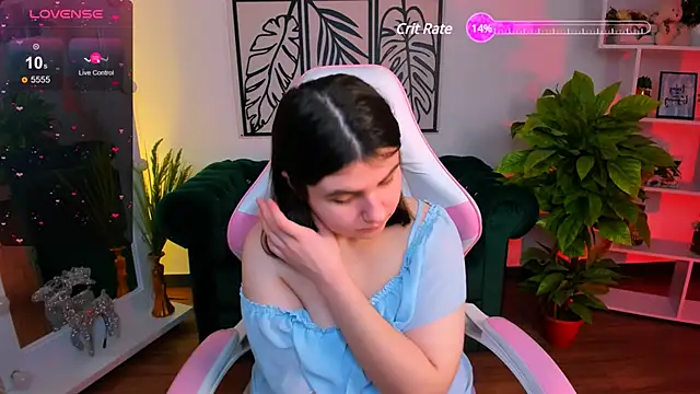 Snapshot of Viola__Shy chatting on 01-21-25, 03:37 Viola Shy online show from 01-21-25, 03:37