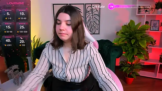 Snapshot of Viola__Shy chatting on 01-21-25, 09:15 Viola Shy online show from 01-21-25, 09:15