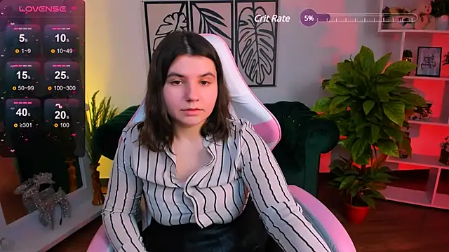 Snapshot of Viola__Shy chatting on 01-22-25, 12:27 Viola Shy online show from 01-22-25, 12:27