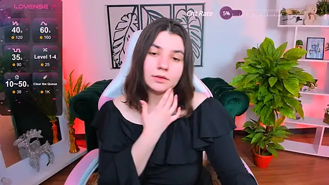 Snapshot of Viola__Shy chatting on 01-24-25, 09:15 Viola Shy online show from 01-24-25, 09:15