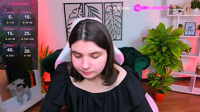 Snapshot of Viola__Shy chatting on 01-25-25, 12:17 Viola Shy online show from 01-25-25, 12:17