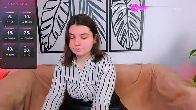 Snapshot of Viola__Shy chatting on 01-25-25, 08:31 Viola Shy online show from 01-25-25, 08:31