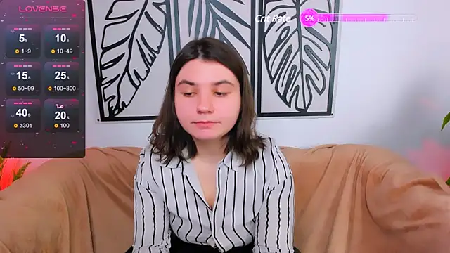 Snapshot of Viola__Shy chatting on 01-25-25, 11:32 Viola Shy online show from 01-25-25, 11:32