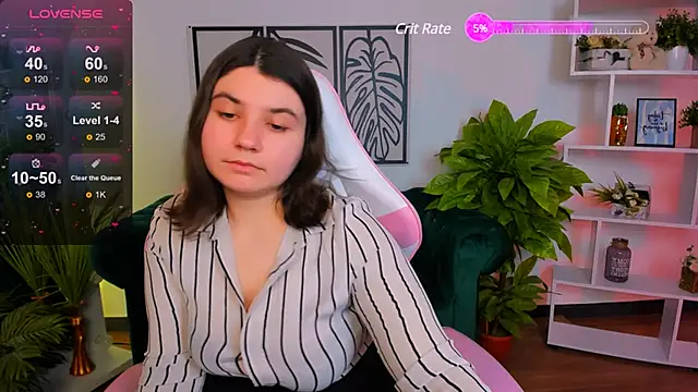 Snapshot of Viola__Shy chatting on 02-04-25, 10:24 Viola Shy online show from 02-04-25, 10:24