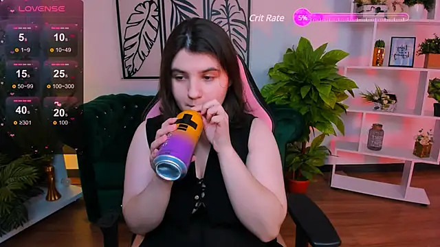 Snapshot of Viola__Shy chatting on 02-07-25, 09:15 Viola Shy online show from 02-07-25, 09:15