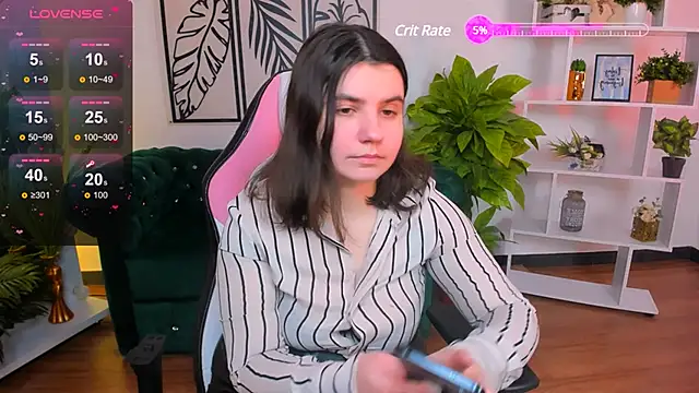 Snapshot of Viola__Shy chatting on 02-10-25, 09:36 Viola Shy online show from 02-10-25, 09:36