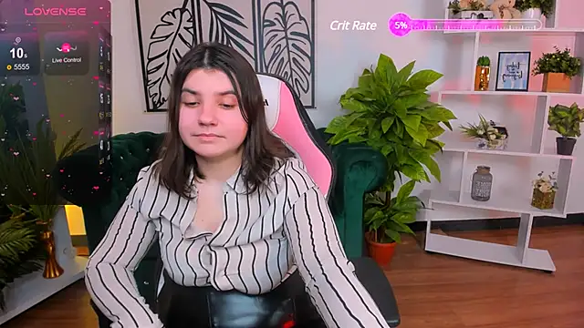 Snapshot of Viola__Shy chatting on 02-11-25, 12:38 Viola Shy online show from 02-11-25, 12:38