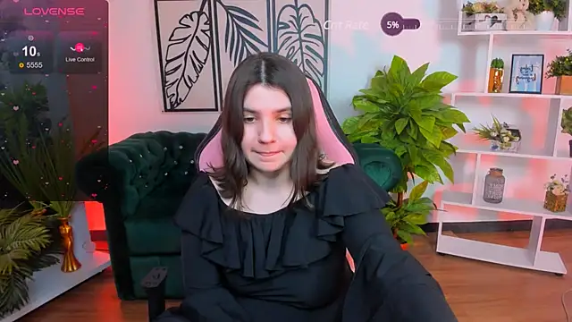 Snapshot of Viola__Shy chatting on 02-14-25, 03:11 Viola Shy online show from 02-14-25, 03:11