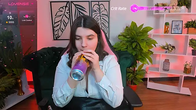 Snapshot of Viola__Shy chatting on 02-14-25, 09:21 Viola Shy online show from 02-14-25, 09:21