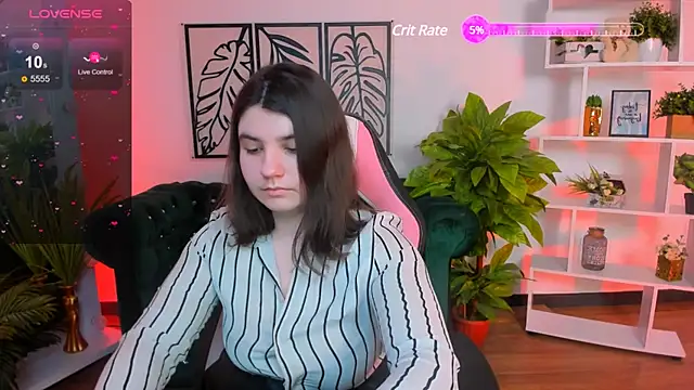 Snapshot of Viola__Shy chatting on 02-18-25, 09:09 Viola Shy online show from 02-18-25, 09:09