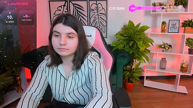 Snapshot of Viola__Shy chatting on 02-19-25, 01:40 Viola Shy online show from 02-19-25, 01:40