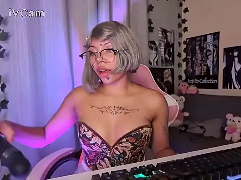 Snapshot of Lenakirbys chatting on 10-11-25, 05:17 Lenakirbys online show from 10-11-25, 05:17