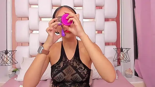 EmmyCruzZ online show from 11-02-25, 07:49